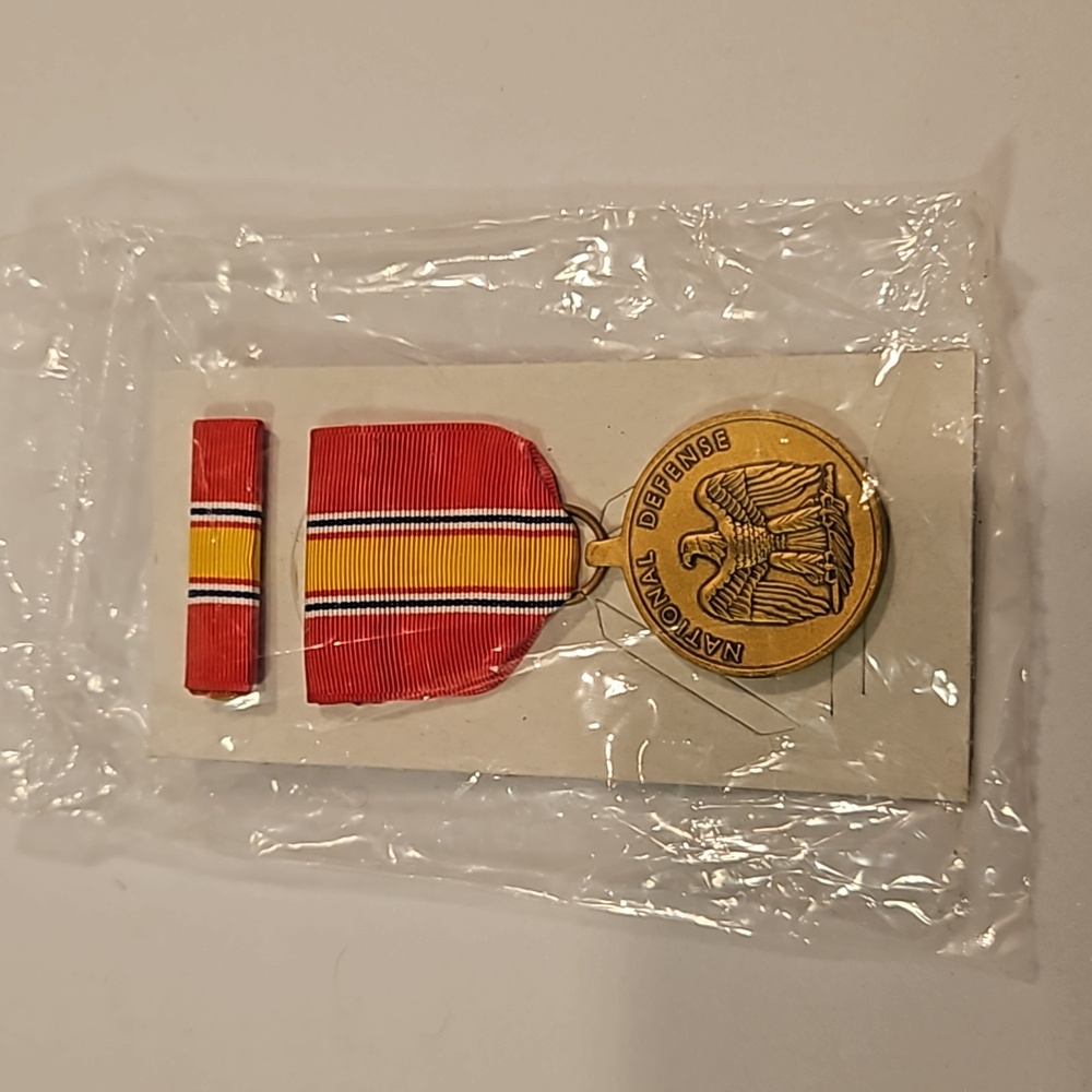 Military National Defense Service Medal & Ribbon Set